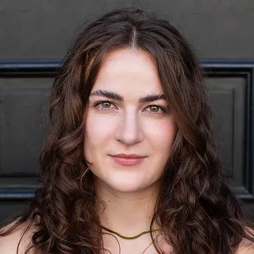 Portraitfoto der Schauspielerin Sinje Sauer, IAF Absolventin 2024