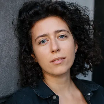 Portraitfoto der Schauspielerin Marie-Claire Delahn, IAF Absolventin 2020