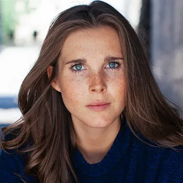 Portraitfoto der Schauspielerin Anna Overdiek, IAF Absolventin 2018