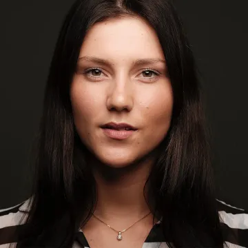 Portraitfoto der Schauspielerin Michelle Coenen, IAF Absolventin 2017