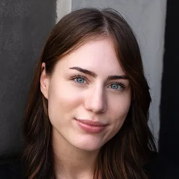 Portraitfoto der Schauspielerin Lisa Dinkel, IAF Absolventin 2024