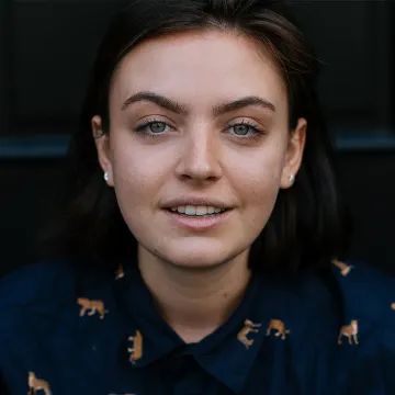 Portraitfoto der Schauspielerin Celine de Gennaro, IAF Absolventin 2020