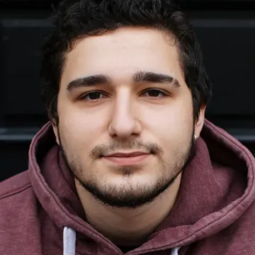 Portraitfoto des Schauspielers Veit Schieder, IAF Absolvent 2022