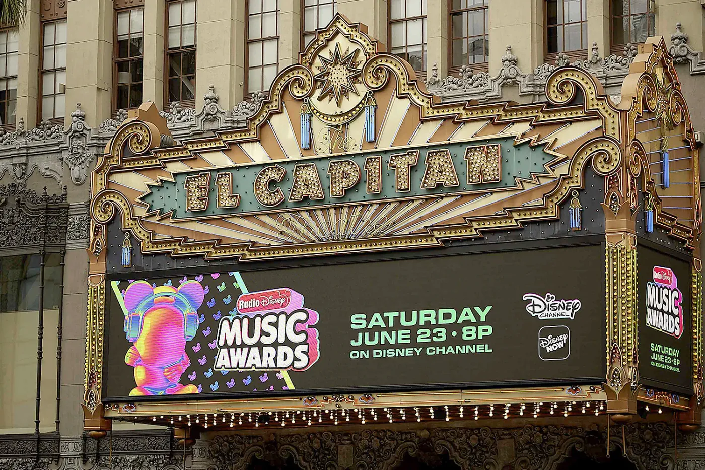 Leuchtreklame des El Capitan Theatre am Hollywood Boulevard, Los Angeles Studienfahrt der IAF